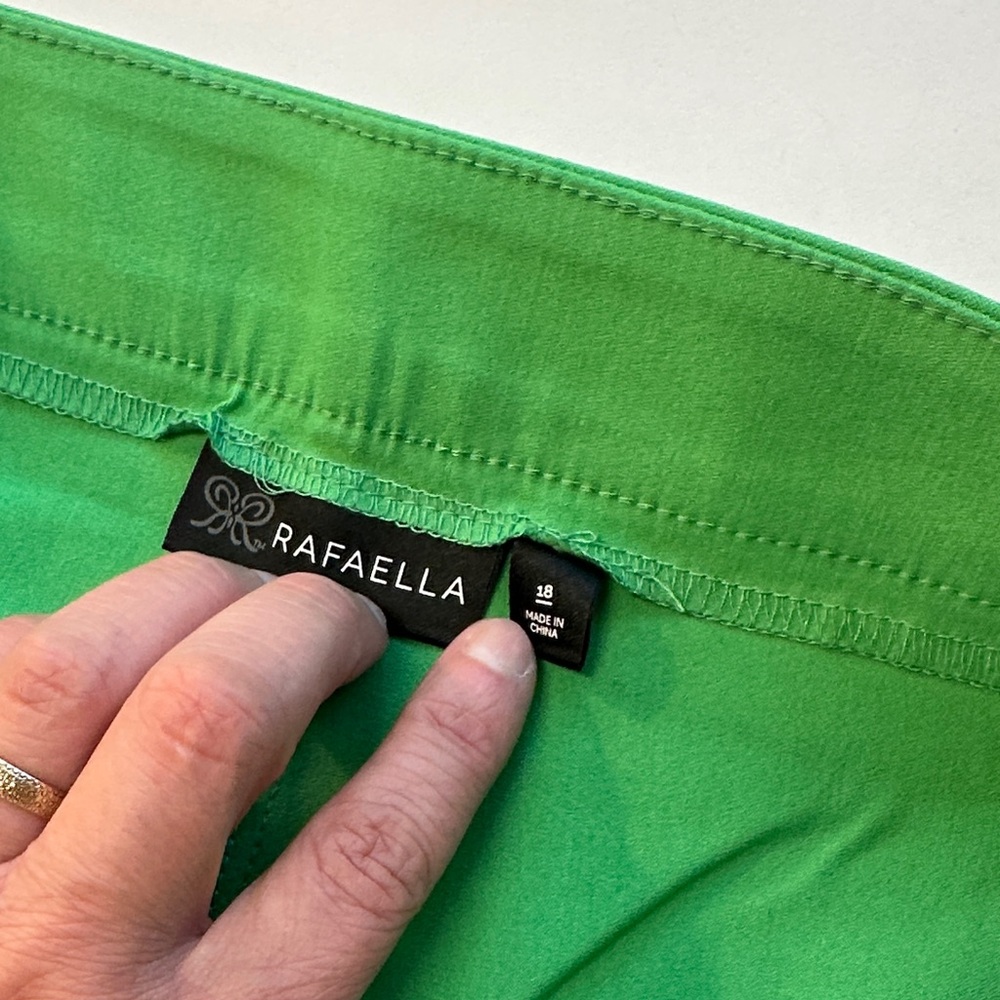 NWT Size 18, Rafaella Elastic Waist Capri Pants in “Kelly Green” - Picture 4 of 4